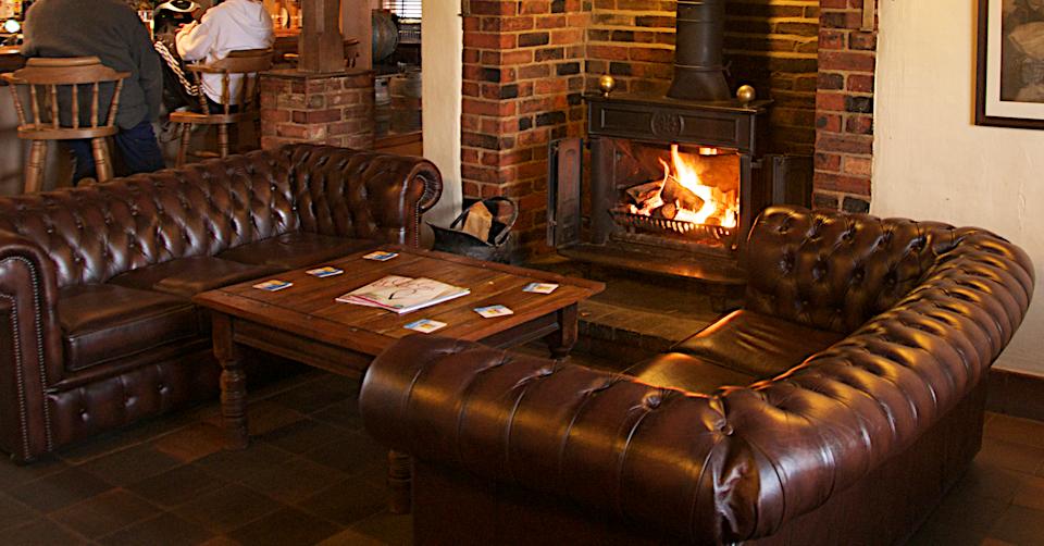 The Cock Inn, Diss: Comfortable bar seating and a warm atmosphere
